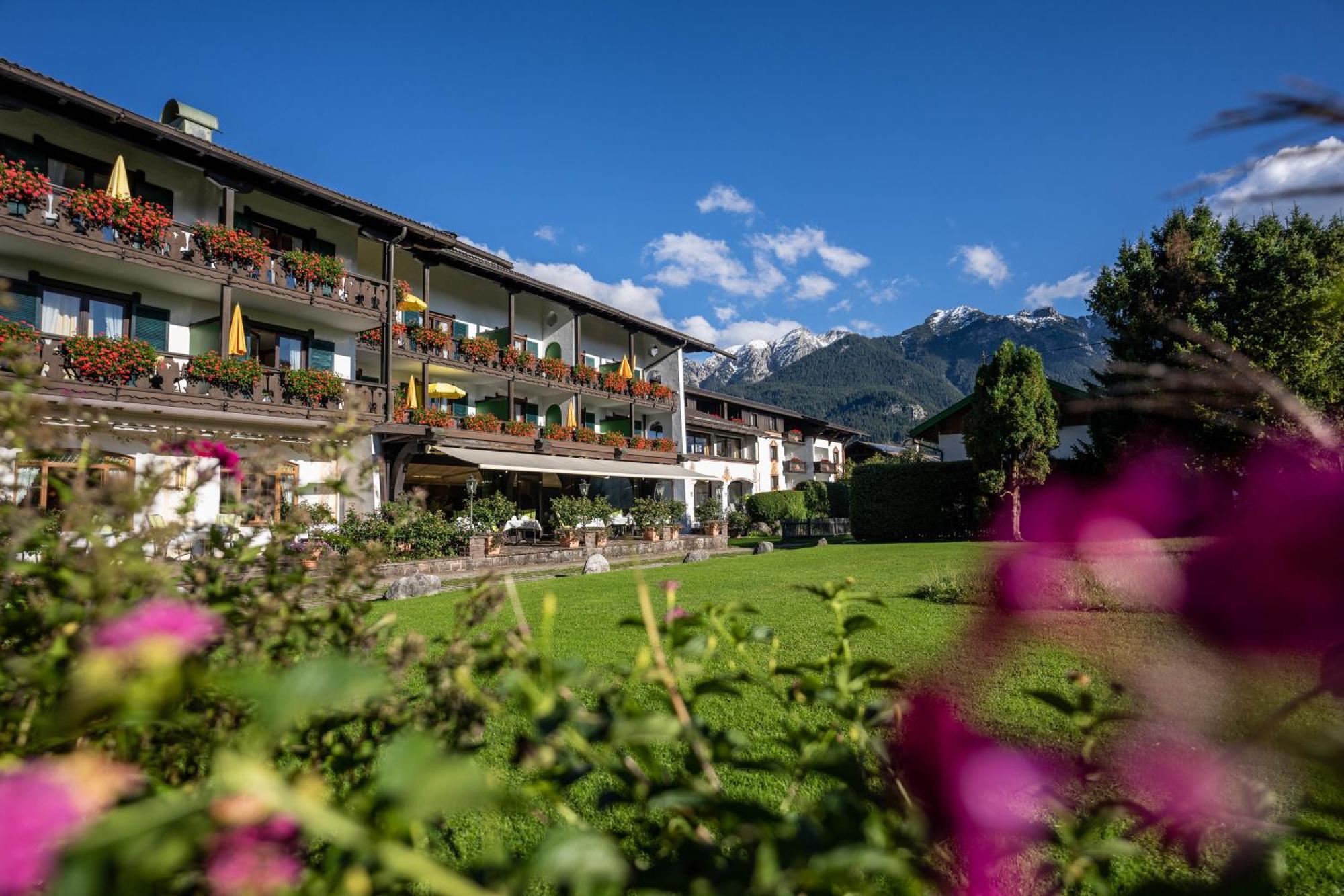 Parkhotel Wallgau 4 Sterne Superior Alpenjuwel Mit Spa Genuss, Golf & Wellness In Der Karwendel-Region Tradition Trifft Eleganz Im Stilvollen Rueckzugsort Exterior foto